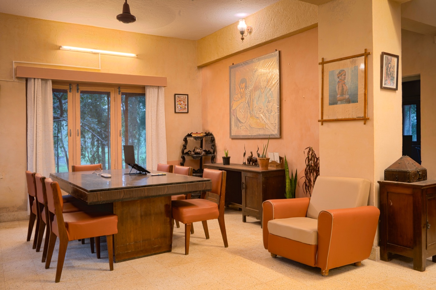 The dedicated coworking desk at Serenne the Arthouse